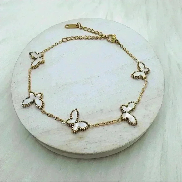 Butterfly Buttercup Bracelet in white - Picture 7 of 8